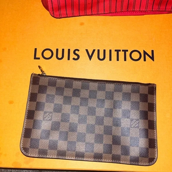 Louis Vuitton Neverfull MM - Picture 7 of 8